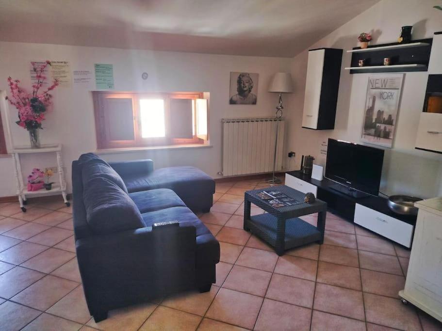 B&B Via Roma N. 12 Valfabbrica Extérieur photo